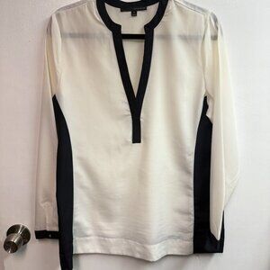 Harve Benard Women's Long Sleeve Off White w/Blue Trim Blouse Sz M